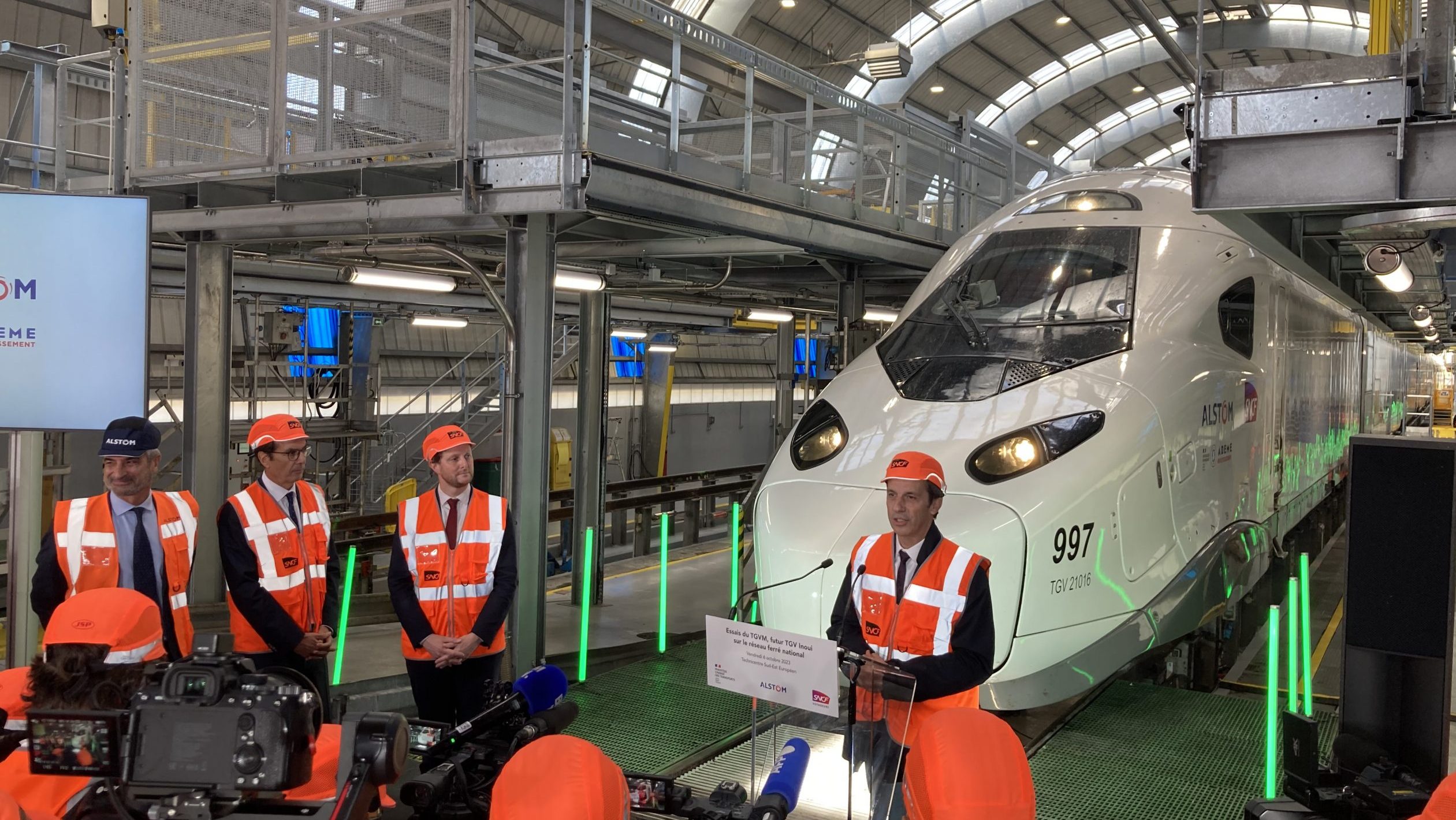 Transports. La SNCF et Alstom présentent le TGV M, le train nouvelle  génération