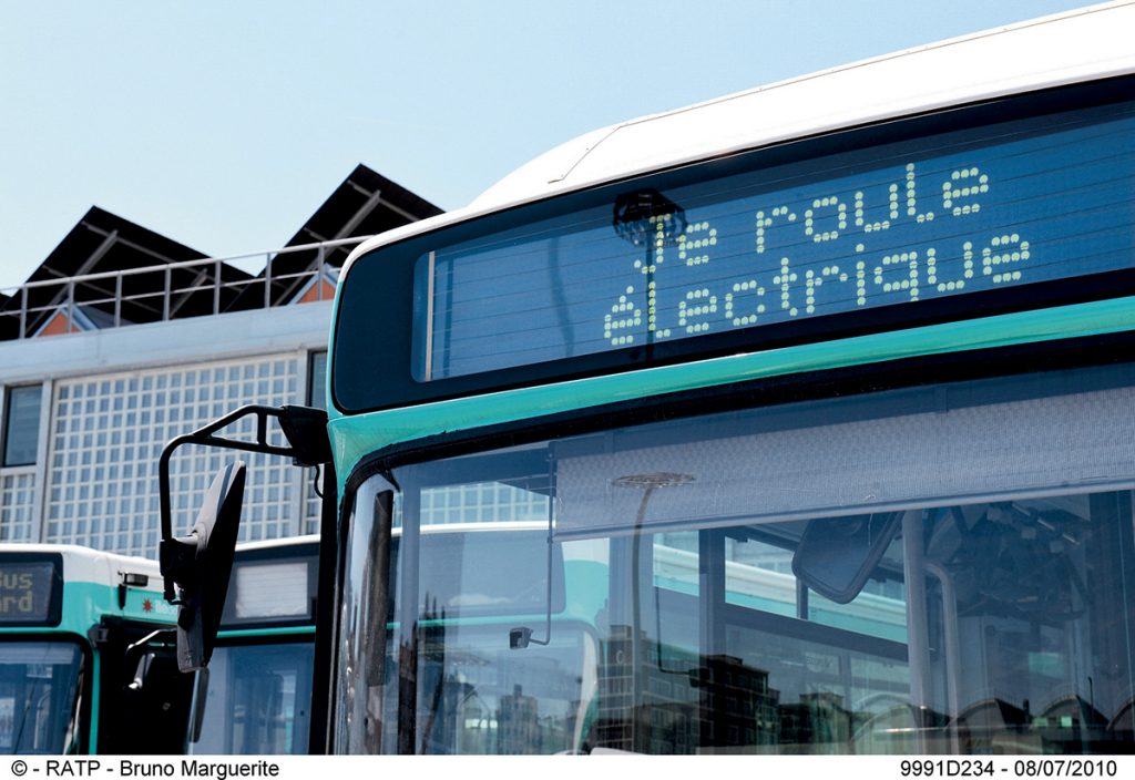 MONTMARTROBUS ELECTRIQUE. GIROUETTE (c) Bruno Marguerite RATP