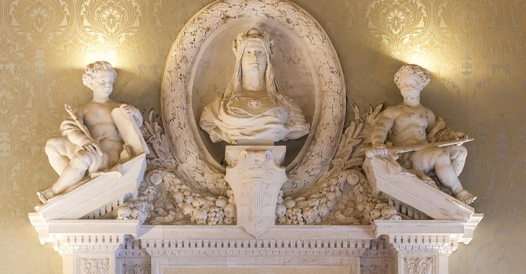 Fronton (dans la grande chambre) avec l'article 15 de la Déclaration des droits de l'homme et du citoyen.