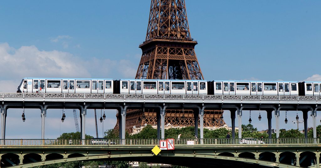 metro tour eiffel christophe recoura dfm copie 2 e1725891359724