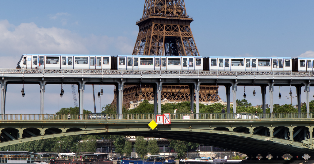 metro tour eiffel christophe recoura dfm e1729087614653