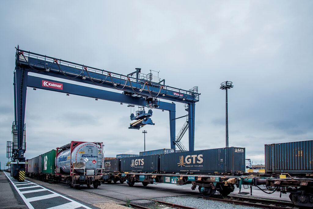 L'autorisation par Bruxelles de camions plus gros inquiète les acteurs du fret 1 Le terminal ferroviaire
au port de Zeebrugge. © DR