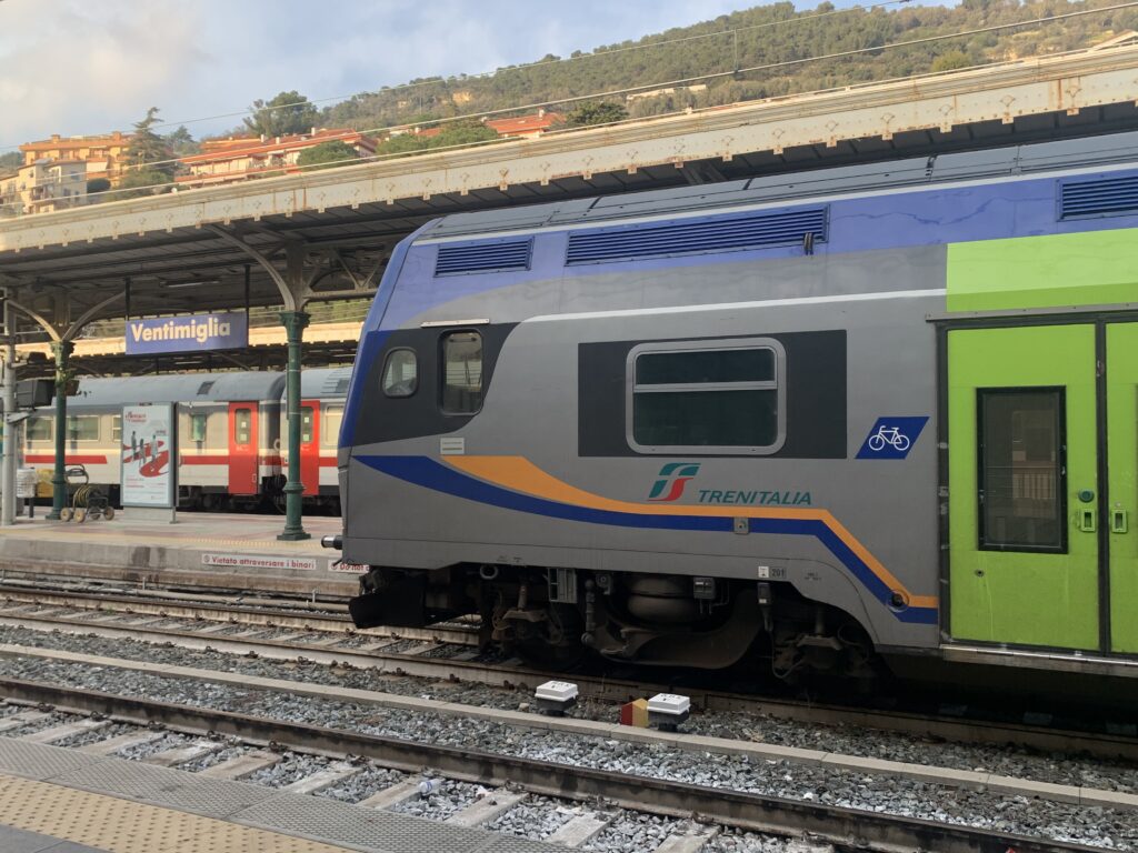 Train de Trenitalia dans la gare de Vintimille @MhP