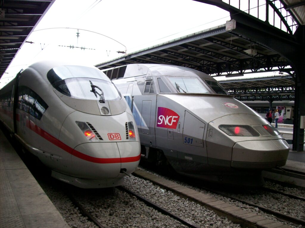 Projet de loi-cadre : la SNCF veut revoir les modalités d'attribution des sillons et le prix des péages 10 Tgv ice.jpg. Wikimedia Commons
commons.wikimedia.org
