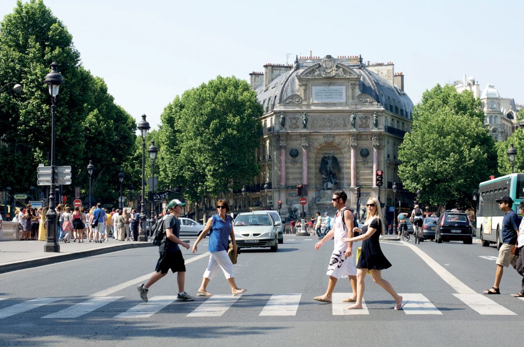 © wiki Place Saint Michel Paris June 2010 copie