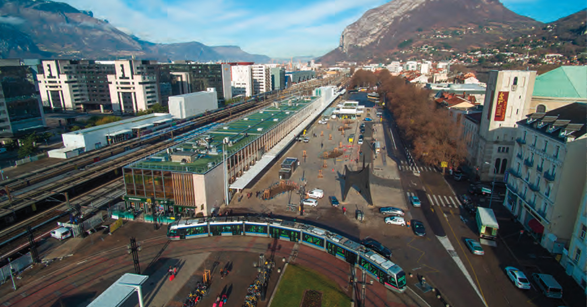 Le parvis de la gare de Grenoble