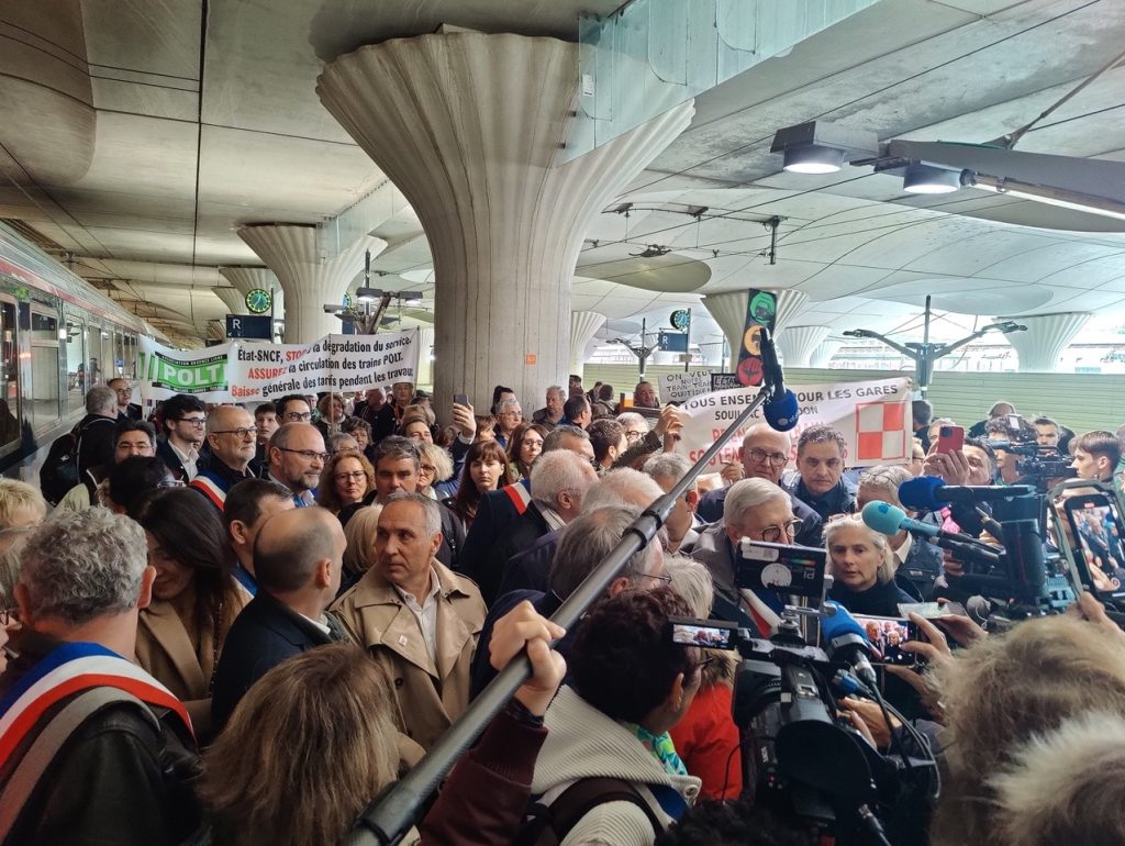 Manifestation le 15 avril d'élus et d'associations pour demander plus de moyens pour le Paris-Clermont