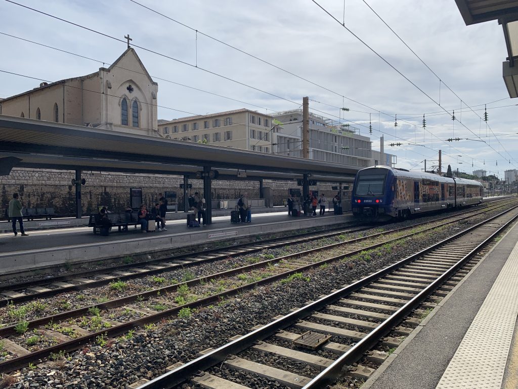 TER en gare de Toulon métropole de Toulon