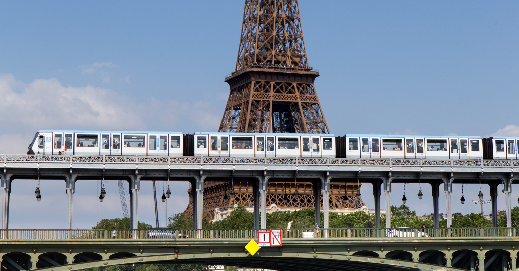 Metro Tour Eiffel @Christophe Recoura DFM e1758909449146