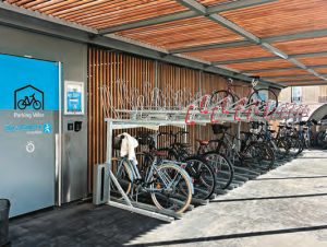 espace pour les vélos près de la gare de Vincennes