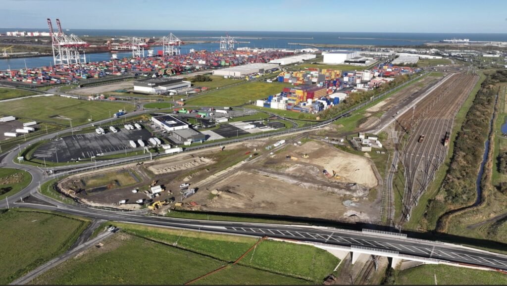 Début des travaux pour la plateforme rail-route de Dunkerque 1 Debut des travaux de la plateforme rail route Modalis de Dunkerque. © Modalis