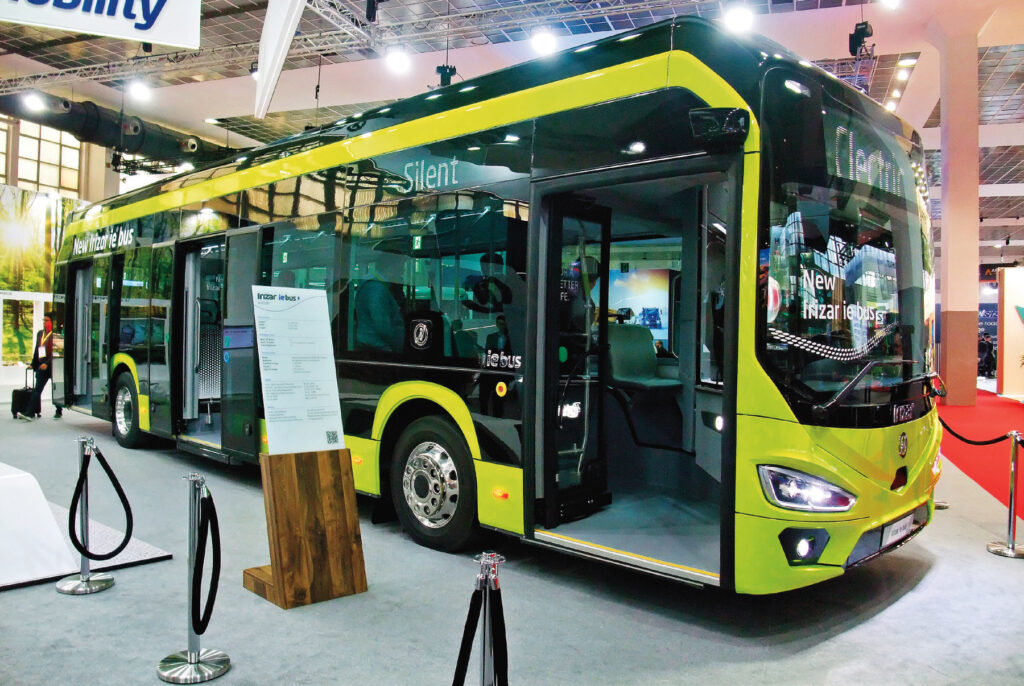 Également dévoilé en début du salon, le nouvel autobus 100 % électrique ie bus de 12 m du constructeur espagnol Irizar. (13) © Philippe Hérissé