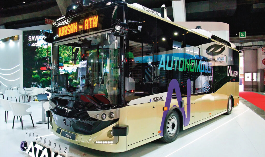 La conduite autonome, sur laquelle est engagé le constructeur turc Karsan depuis déjà plus de quatre ans, a d’abord bénéficié à l’e-Atak (20). © Philippe Hérissé