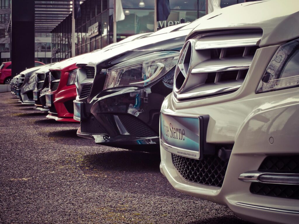 Coûteuse, inégalitaire et polluante : un think tank s'attaque à la voiture de fonction 9 fonction