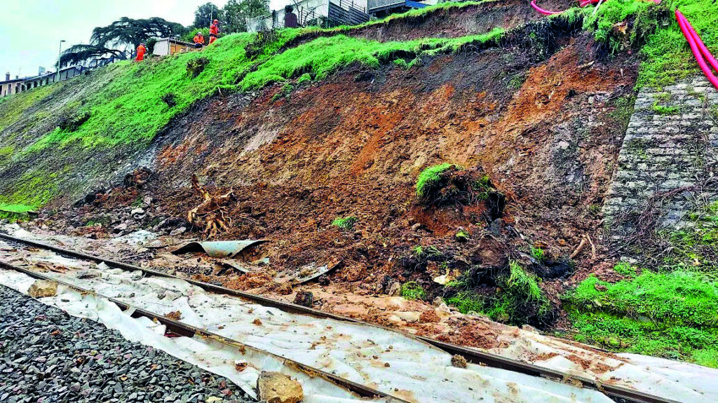 Nouveau glissement de terrain entre Périgueux et Niversac 8 reprise des eaux tiers 1 1jpg