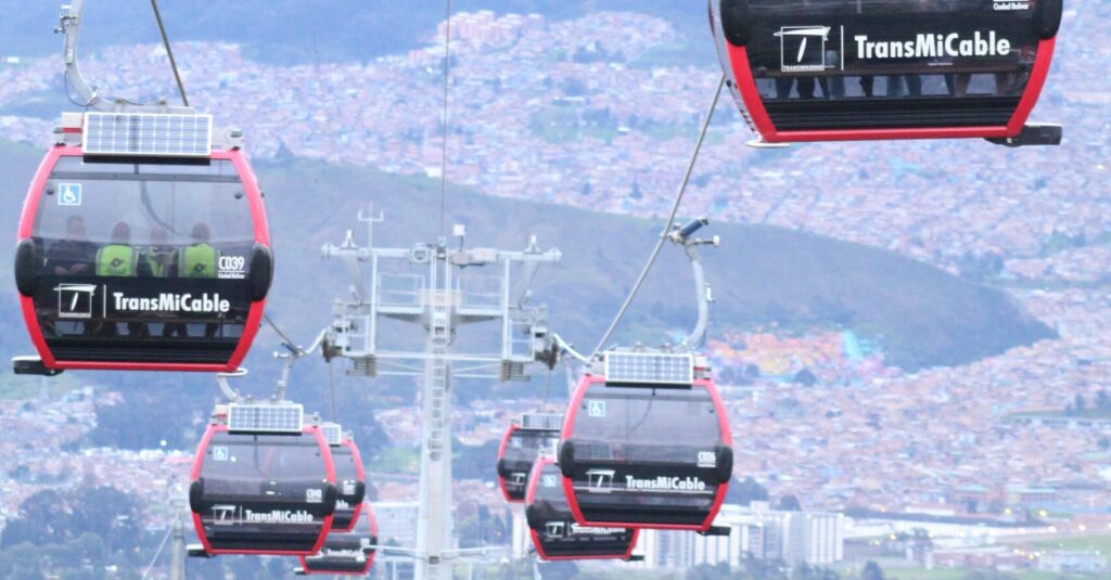 Transdev va reprendre les commandes du téléphérique de Bogota 5 Transdev colombia bogota transmicable.jpg scaled e1772466513484