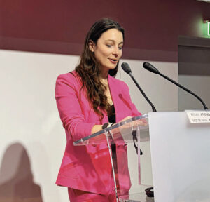 Billettique. Comment unifier les initiatives et favoriser l'intermodalité ? 1 Mélanier Veissier, directrice des projets transport etlogistique chez EONA-X, a animé la conférence.