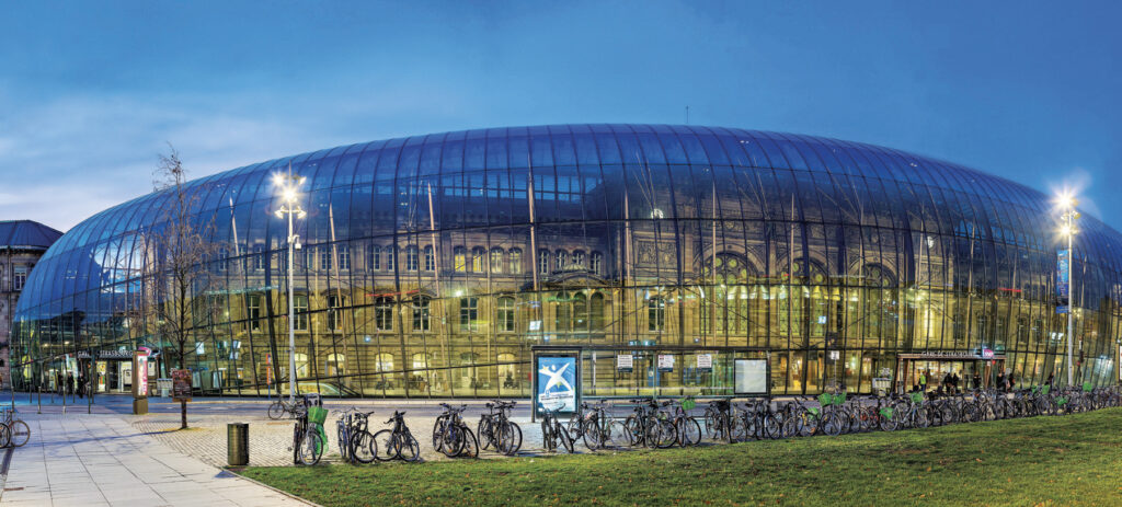 Gare de Strasbourg et sastation vélo.