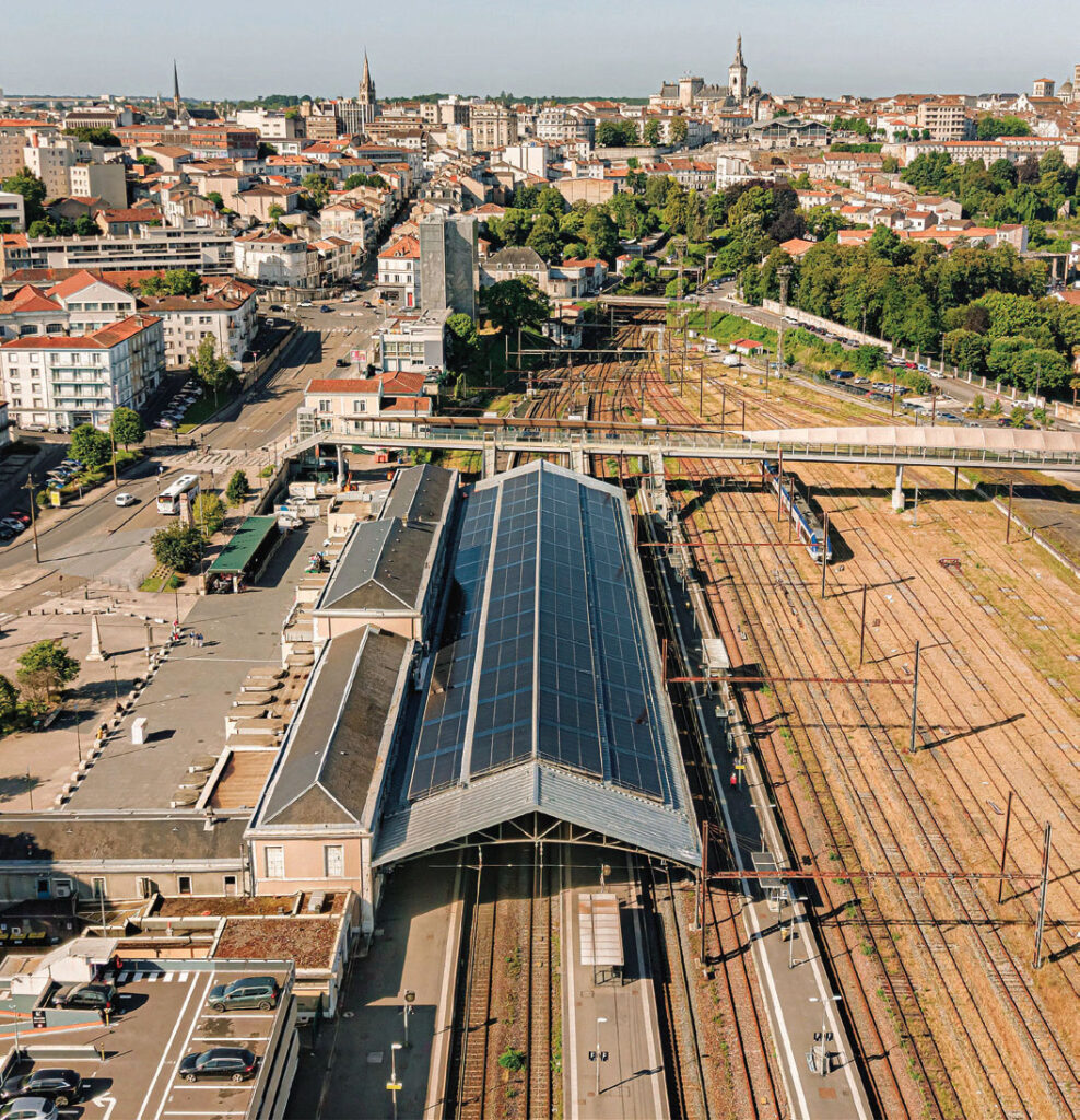 Alain Resplandy-Bernard veut faire des gares un accélérateur du ferroviaire 4 La gare d’Angoulêmea été restaurée
et dotée de panneaux
photovoltaïques