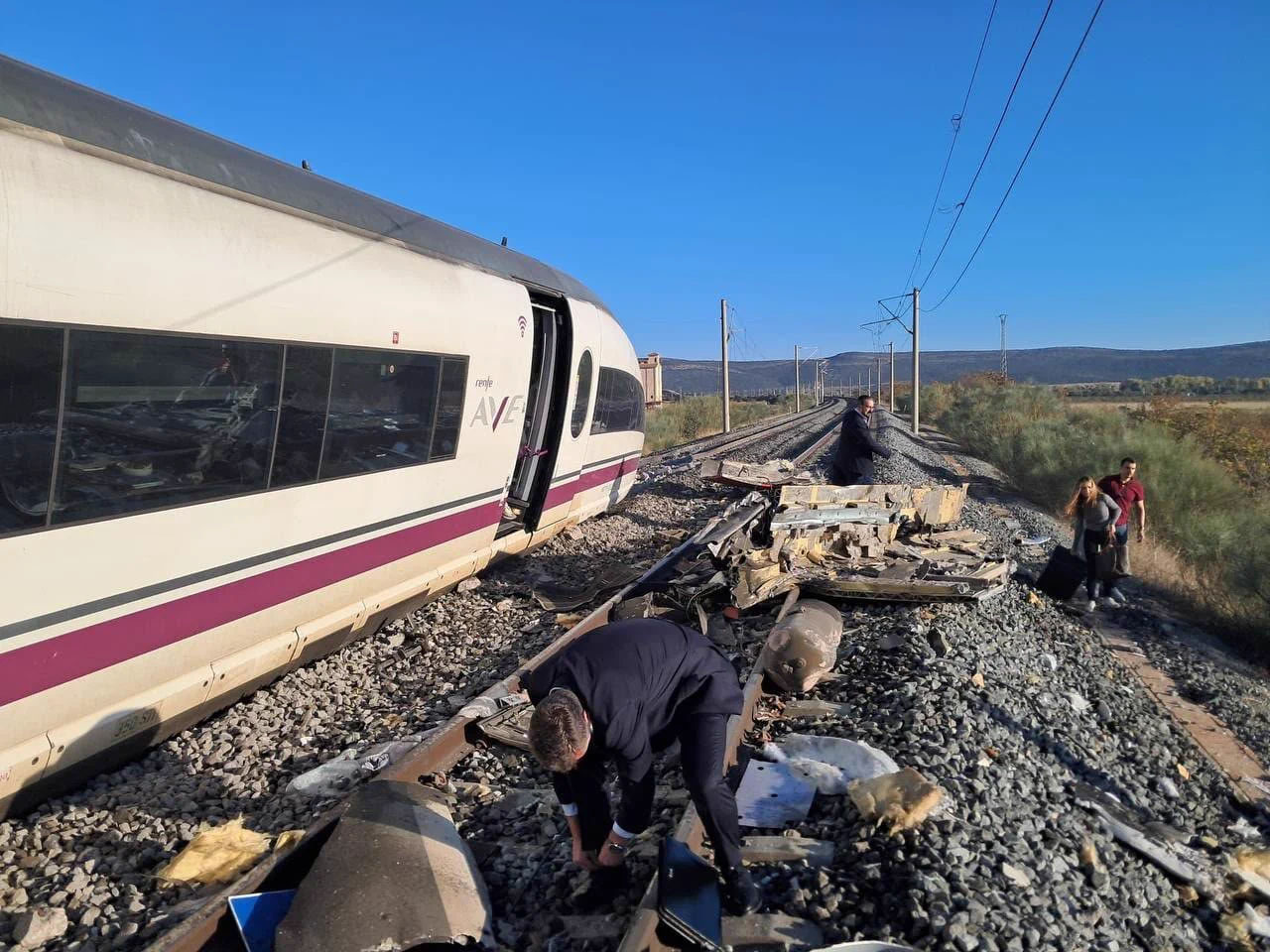 Au moins 68 morts et plus de 100 blessés dans la collision de deux trains en Espagne